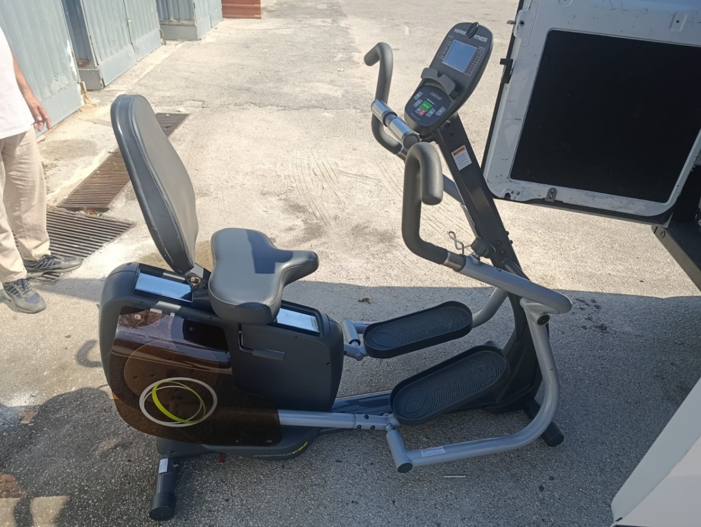 cyclette reclinata con movimento per la parte superiore e inferiore del corpo
