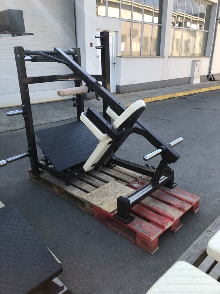 Predator Pendulum Squat